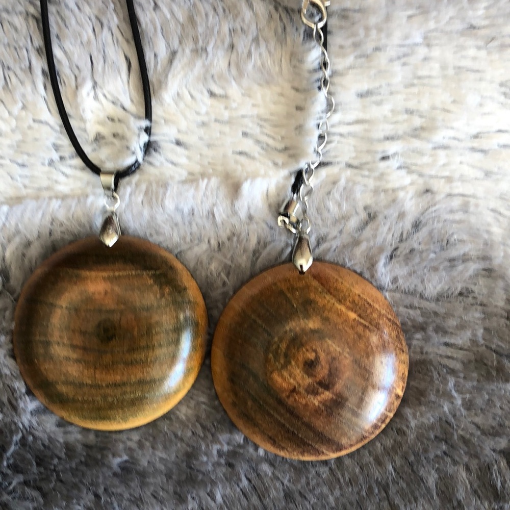 Necklaces - Picture 3 of 4